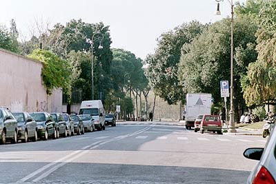 Foto af Viale Monte Oppio set fra Largo Brancaccio på hjørnet af Via Merulana