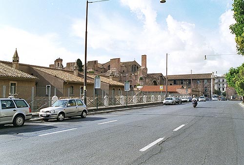 Via Cernaia og Via Barbieri ned til Via Vittorio Emanuele Orlando
