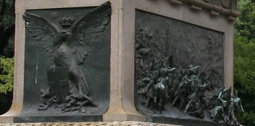 Foto fra Giardino del Quirinale: relieffer på statuebasen