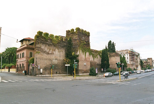 Den Aurelianske Bymur set fra Piazzale di Porta Pia 