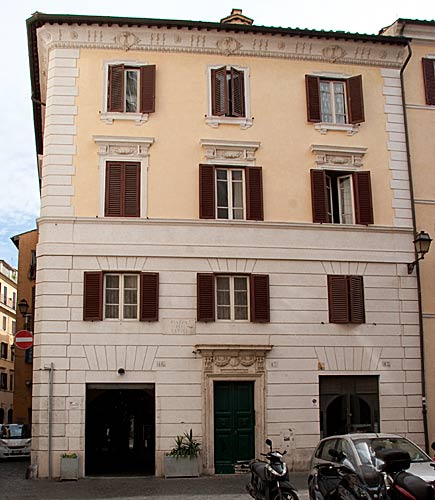 Foto af hus på Piazza dei Satiri, nr.47. cop. Leif Larsson