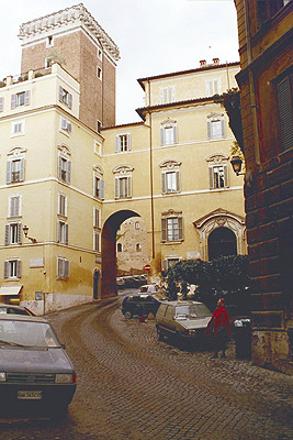 Piazza del Grillo med Palazzo del Grillo og Torre del Grillo