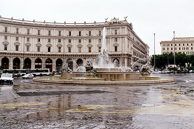 Piazza della Repubblica med et af Gaetano Kochs palæer