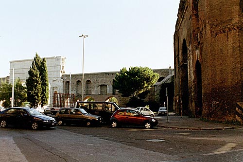 Piazza di Porta Maggiore med akvæduktbuer