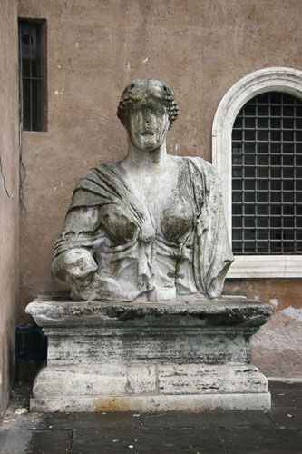 Den "talende statue" Madama Lucrezia - cop.Leif Larsson
