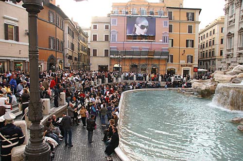 Piazza di Trevi med Fontana di Trevi
