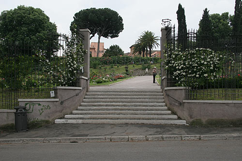 Foto fra Roseto di Roma: indgang fra Via di Valle Murcia