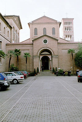 Indgangen til Kirken Sant'Anselmo på Aventin
