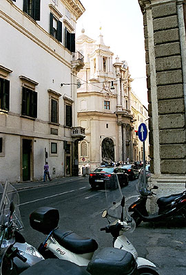 Via XX Settembre: Palazzo Mattei på venstre side før Via delle Quattro Fontane og Kirken San Carlo al Quirinale 