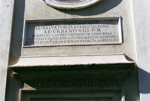 Indskrift over indgangsdøren til Kirken San Salvatore ai Monti