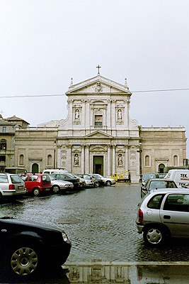 Kirken Santa Susanna ligger ved Via XX Settembre ud mod Piazza di San Bernardo 