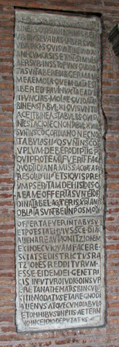 Santa Maria in Cosmedin: Indskrift ved siden af indgangen - foto cop. Leif Larsson