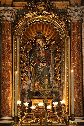 Madonna-statue i Santa Maria in Via. cop.Leif Larsson