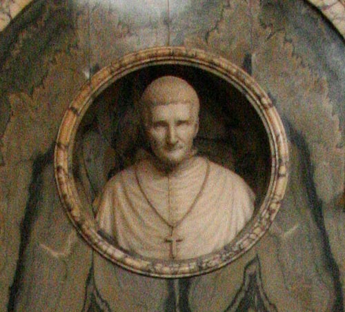 Monument for Kardinal Antonio Maria Traversi i Kirkens venstre side