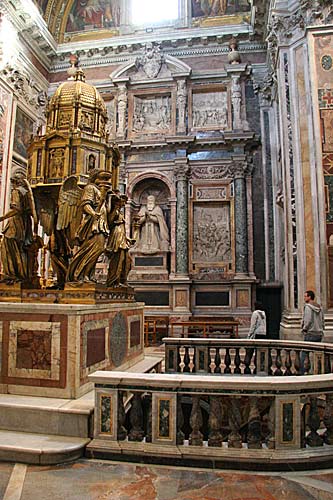 Cappella Sistina i Kirken Santa Maria Maggiore: Gravmæle for Sixtus V i baggrunden