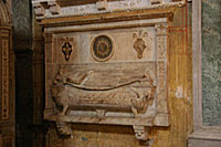 gravmæle for Francesco Tornabuoni i Kirken Santa Maria sopra Minerva udført af Mino da Fiesole