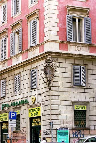 Maria-billede på hjørnet af Via Cavour og Via Sforza