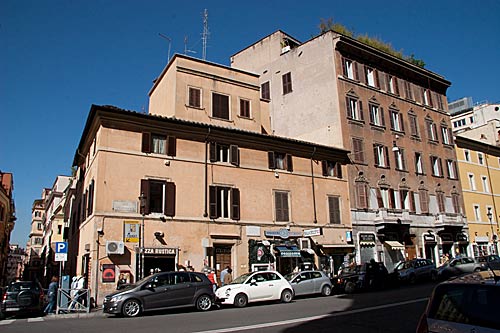 Gamle huse i Via Merulana på hjørnet af Via di San Martino ai Mont