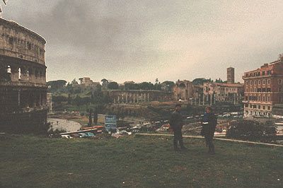 Foto af Colosseo og Foro Romano set fra Colle Oppio