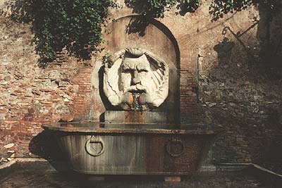 Foto af fontænen på Piazza Pietro d'Illiria på Aventin