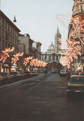 Via Merulana med juleudsmykning, Santa Maria Maggiore i baggrunden
