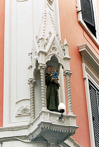 Edicola på hjørnet af Via di Sant'Antonio all'Esquilino og Via di San Vito: