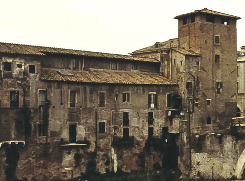 Monastero Francescano og Torre Caetani. - Foto: cop. Leif Larsson