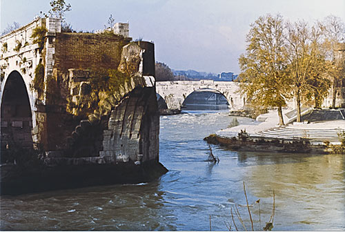 Ponte Rotto set mod Ponte Cestio og Tiberøen - cop. Leif Larsson