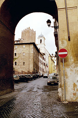 Torre delle Milizie set fra Piazza del Grillo