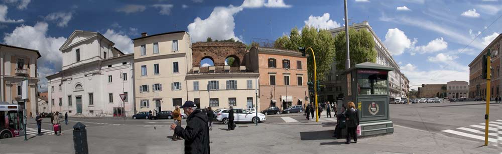 Panoramafoto af nordsiden af Lateranpladsen