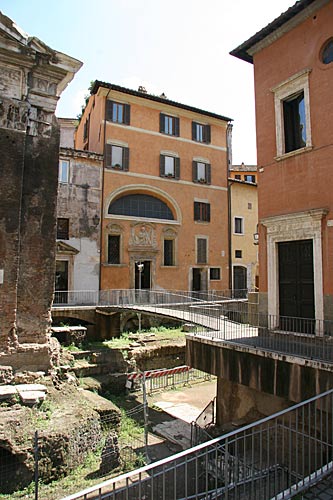 Portico d'Ottavia og Sant'Andrea dei Pescivendoli. - cop.Leif Larsson