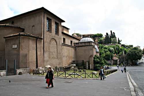 San Nicola in Carcere - venstre sidemur - cop.Leif Larsson