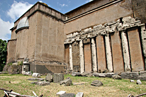 San Nicola in Carcere - facade - cop.Leif Larsson