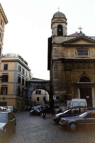 Gallienus-Buen og Kirken San Vito 