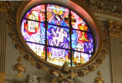 Indgangsvæggen i Kirkens hovedskib - glasmosaik
