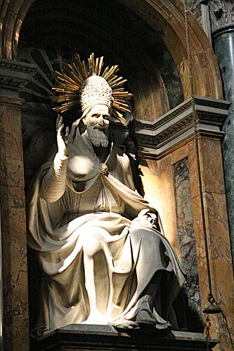 Cappella Sistina i Kirken Santa Maria Maggiore: gravmæle for Pius V, statue af Paven