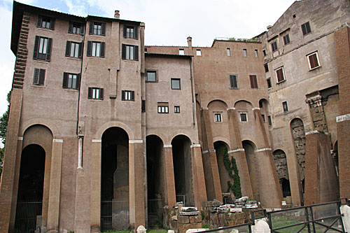 Palazzo Orsini opført på ruinerne af Teatro di Marcello. - Foto cop. Leif Larsson