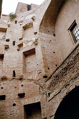 De imponerende mure fra Diocletian's Termer