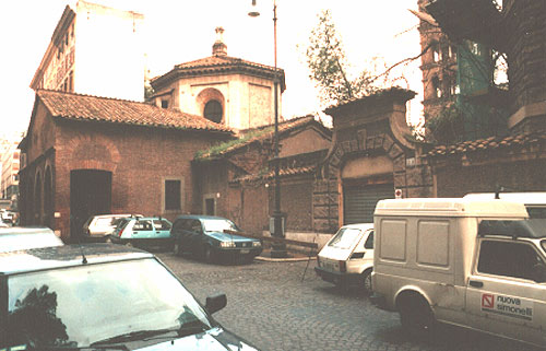 Santa Pudenziana's kuppel set fra Via Cesare Balbo