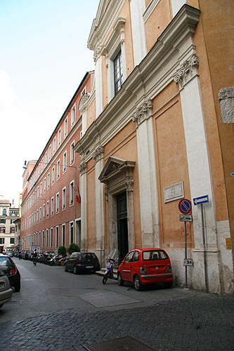 Via delle Vergini med Kirken Santa Rita