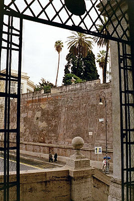 Muren ved Villa Aldobrandini set fra Kirken Santa Caterina da Siena