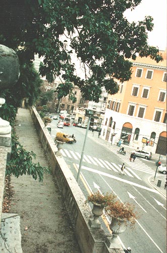Terrasse ud mod Via Nazionale og Via XXIV Maggio