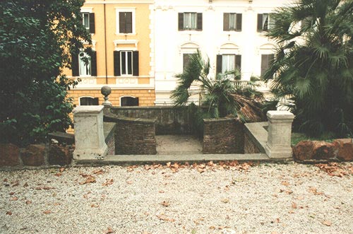 Trappe til terrassen mod Via Nazionale