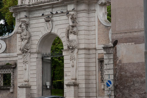 Portalen fra Villa Giustiniani står idag som indgang til Villa Celimontana